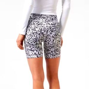 Athleta Salutation Stash Pocket II 7” Bike Short XS